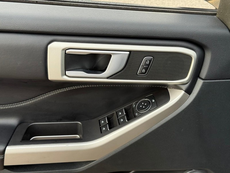 Ford Explorer Vehicle Image 20