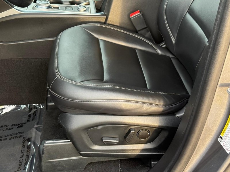 Ford Explorer Vehicle Image 22