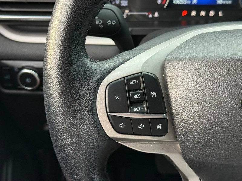 Ford Explorer Vehicle Image 24