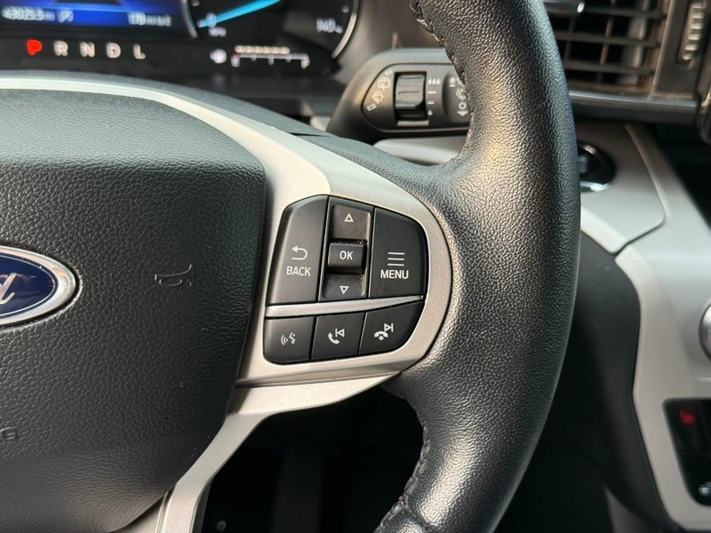 Ford Explorer Vehicle Image 25