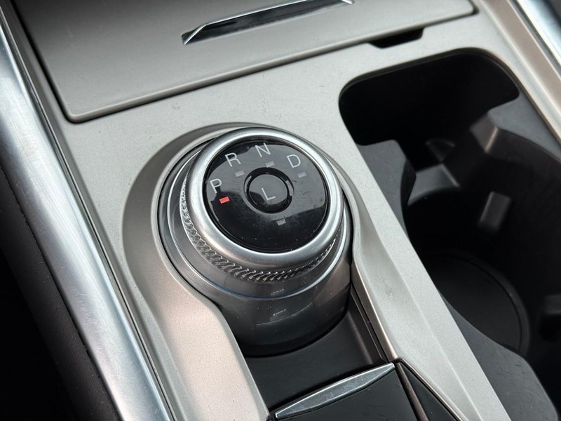 Ford Explorer Vehicle Image 27