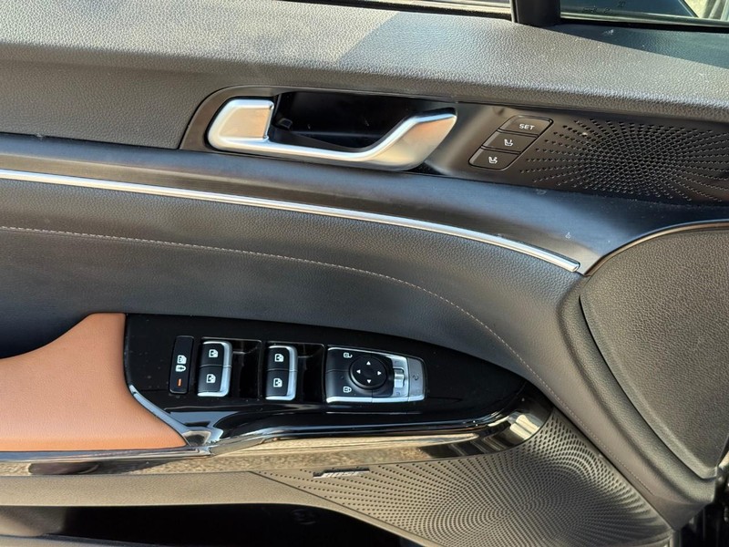 Kia K5 Vehicle Image 18