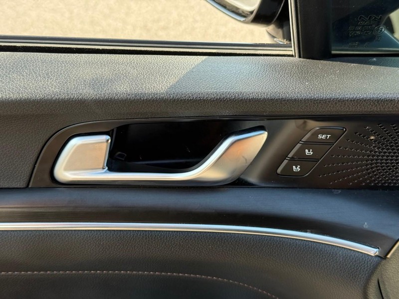 Kia K5 Vehicle Image 19