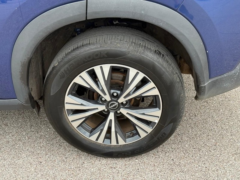 Nissan Rogue Vehicle Image 05