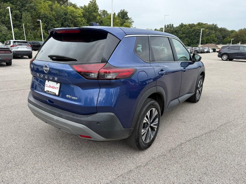 Nissan Rogue Vehicle Image 11