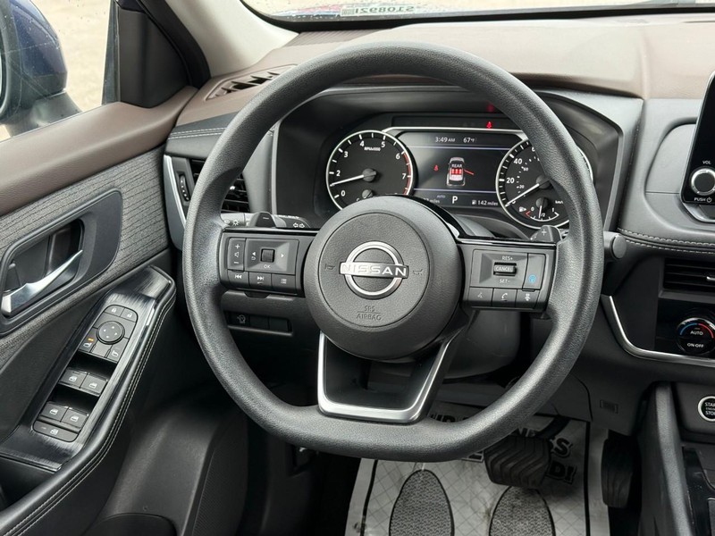 Nissan Rogue Vehicle Image 16