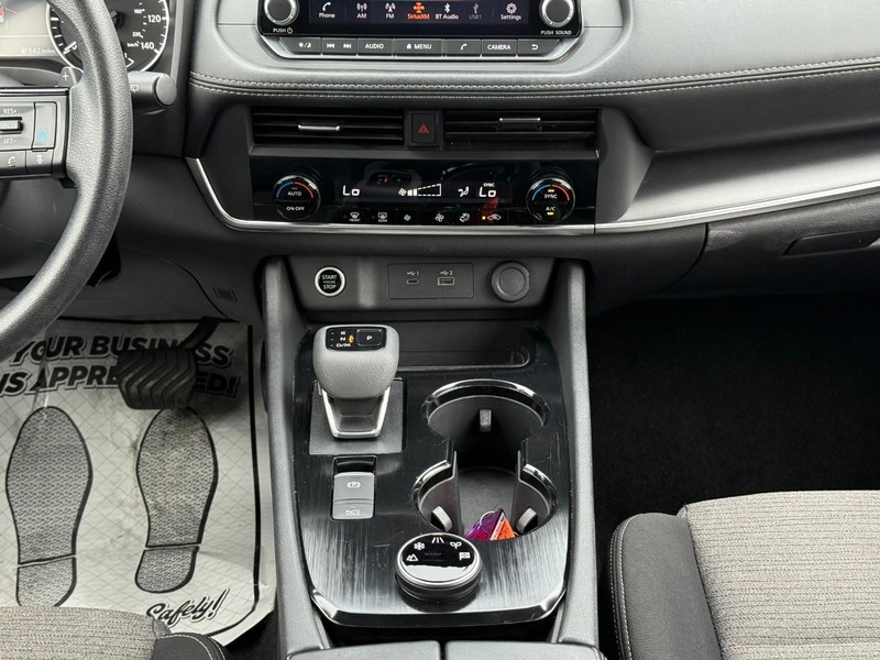 Nissan Rogue Vehicle Image 18