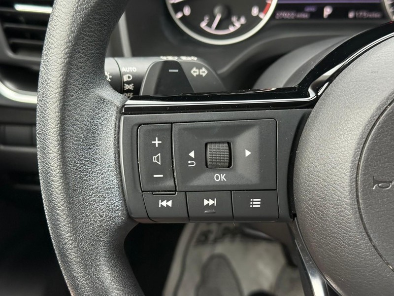 Nissan Rogue Vehicle Image 23