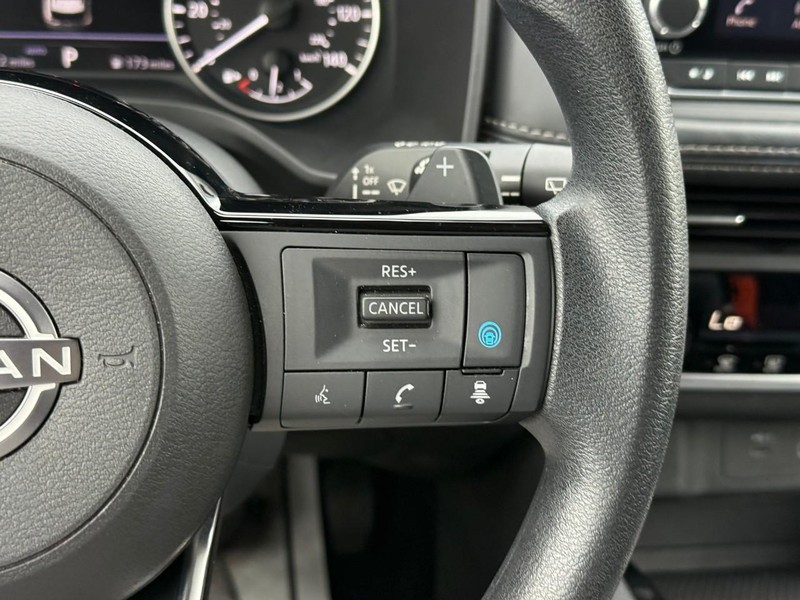 Nissan Rogue Vehicle Image 24