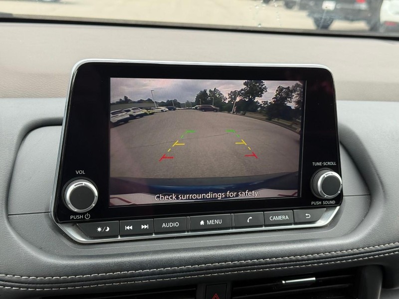 Nissan Rogue Vehicle Image 27