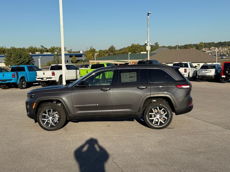 Jeep Grand Cherokee Vehicle Image 03