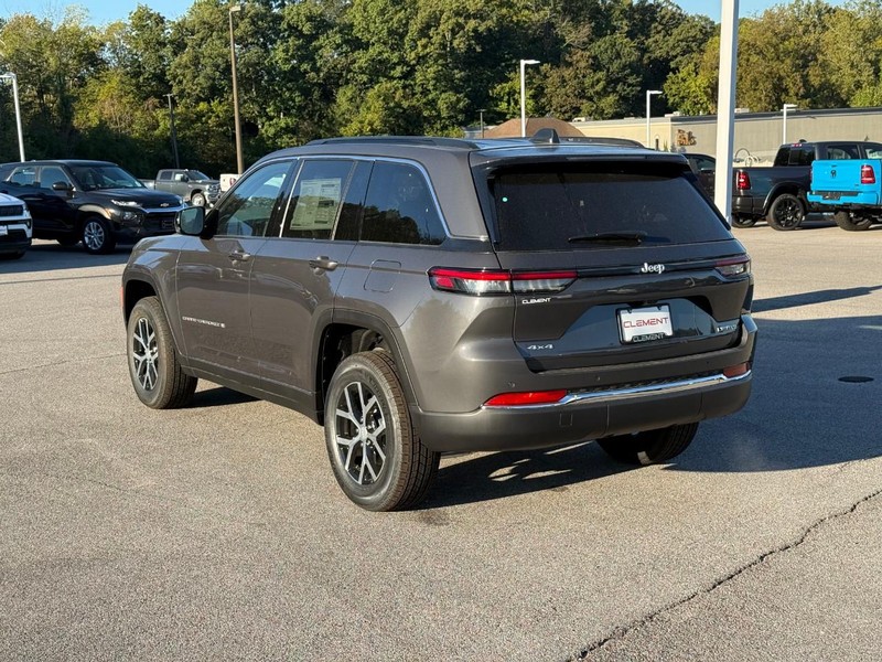 Jeep Grand Cherokee Vehicle Image 04
