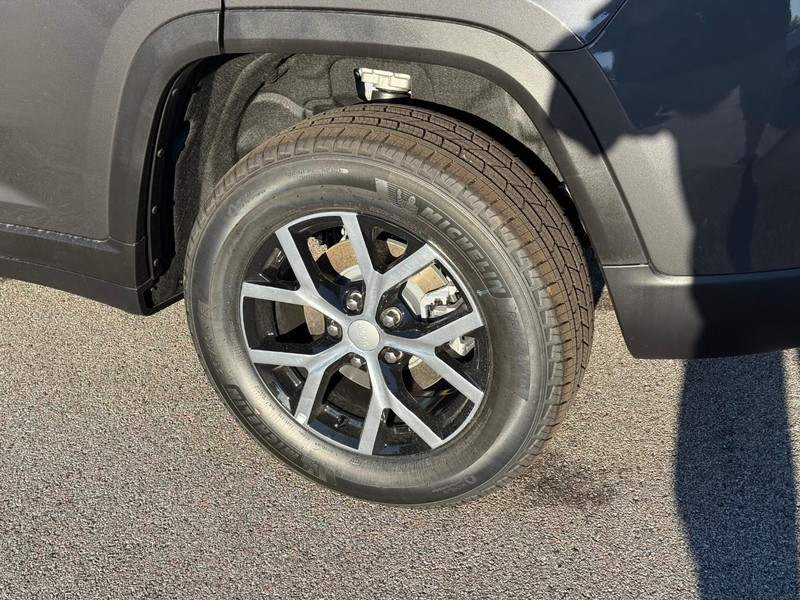 Jeep Grand Cherokee Vehicle Image 05