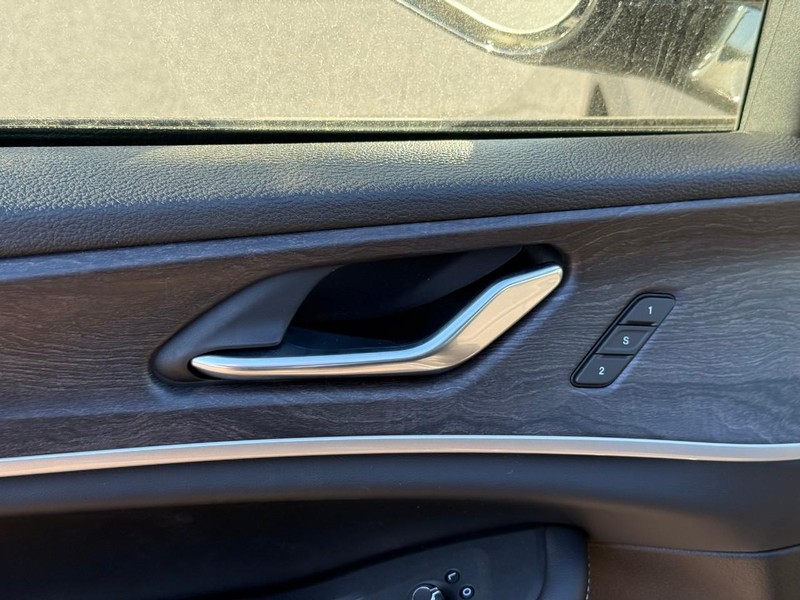 Jeep Grand Cherokee Vehicle Image 15