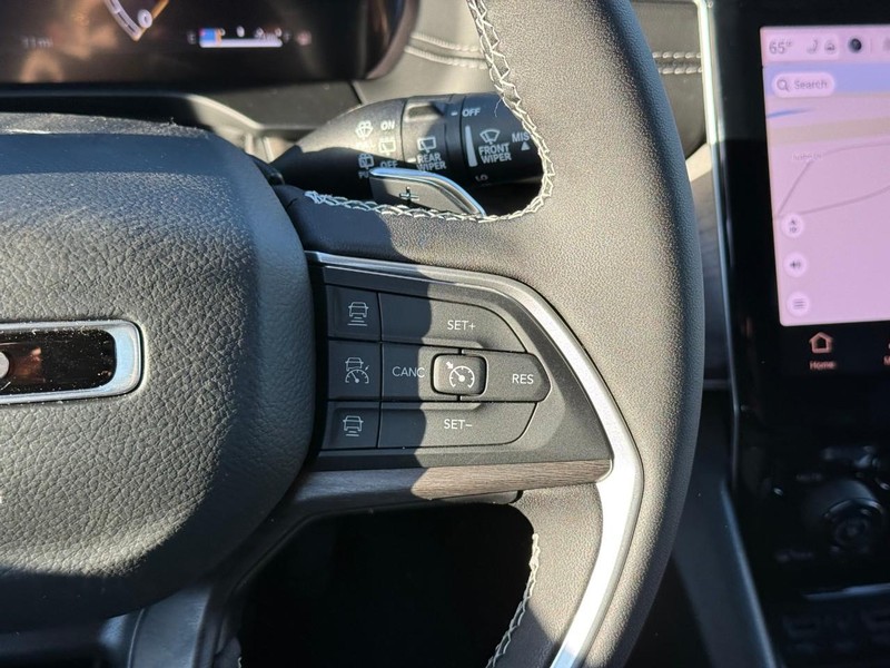 Jeep Grand Cherokee Vehicle Image 19