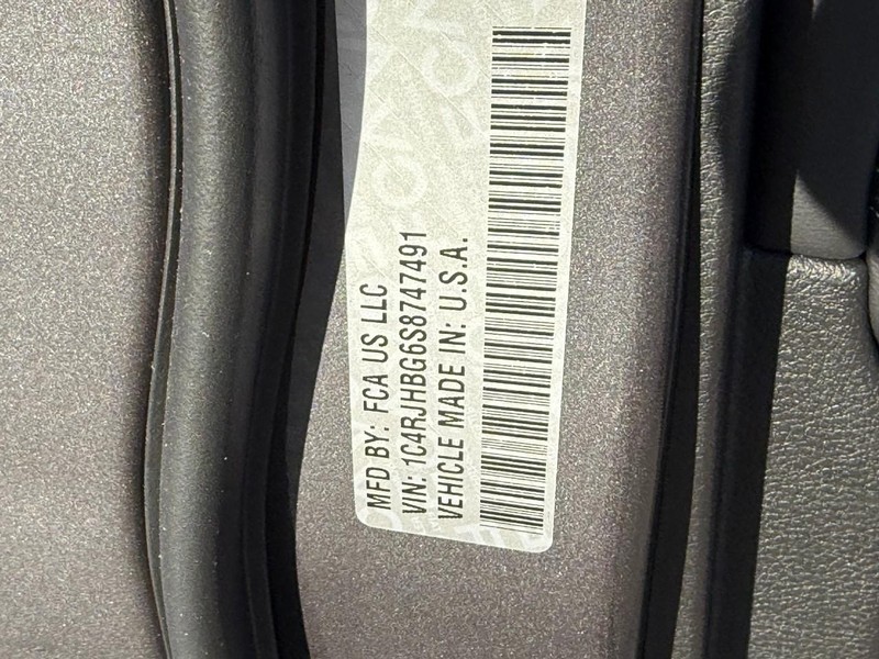 Jeep Grand Cherokee Vehicle Image 22