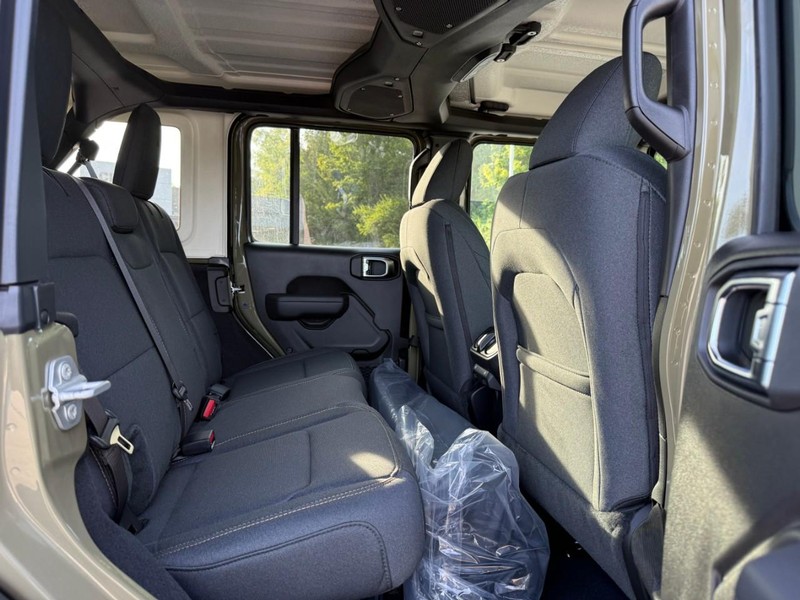 Jeep Wrangler Vehicle Image 07
