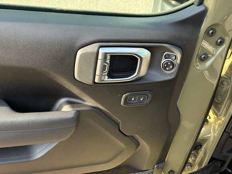 Jeep Wrangler Vehicle Image 13