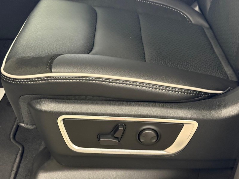 Ram 1500 Vehicle Image 15