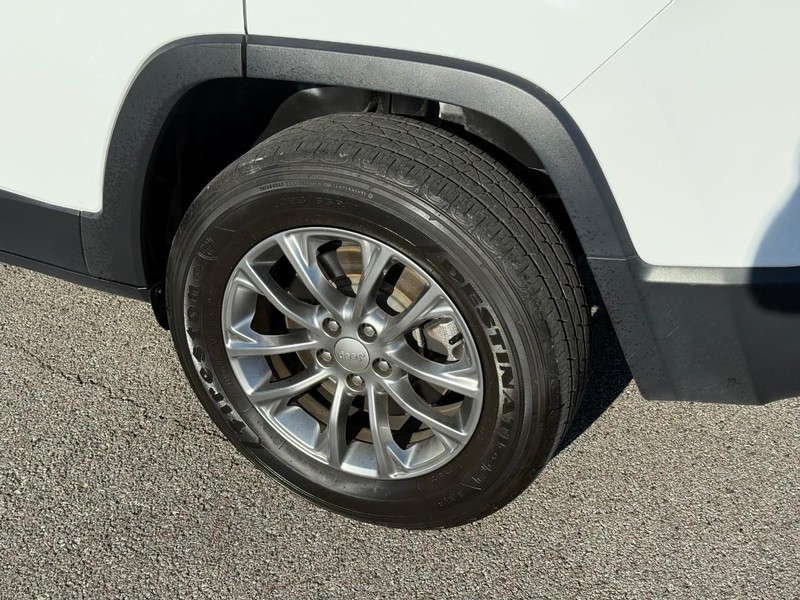 Jeep Cherokee Vehicle Image 05