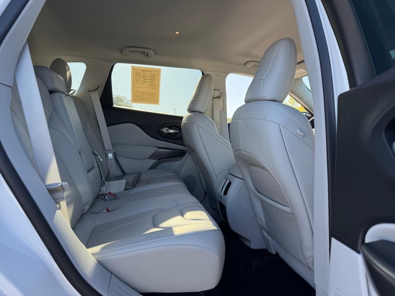 Jeep Cherokee Vehicle Image 13