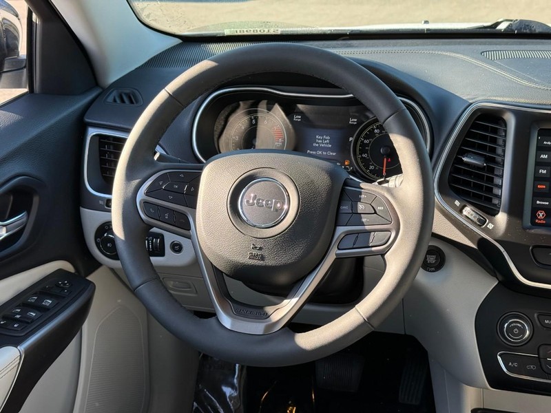 Jeep Cherokee Vehicle Image 15