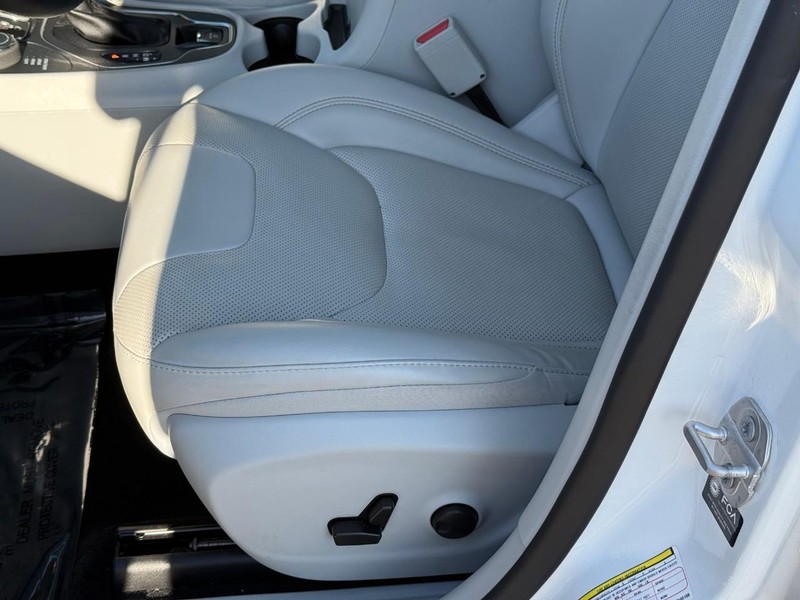 Jeep Cherokee Vehicle Image 20