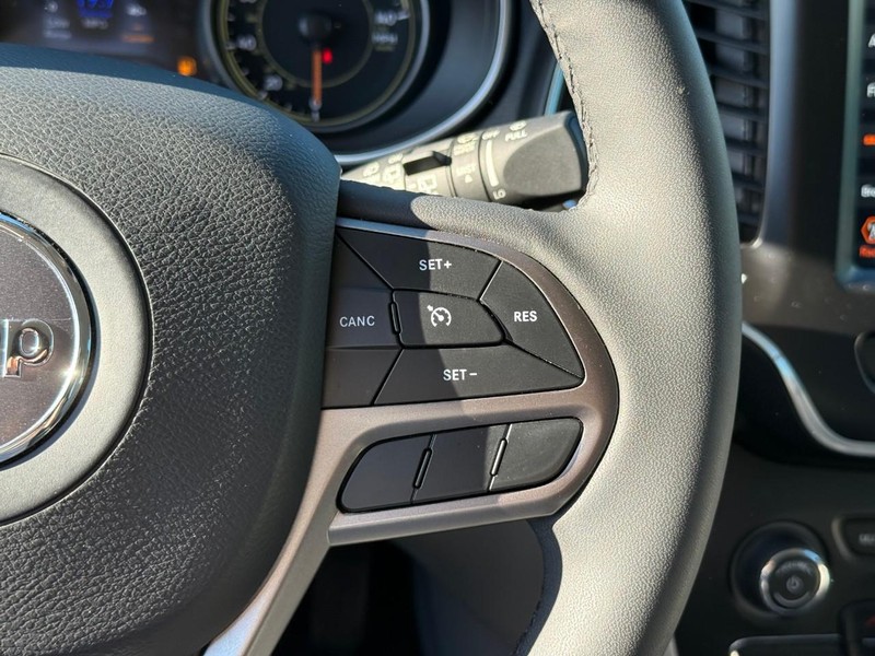 Jeep Cherokee Vehicle Image 23