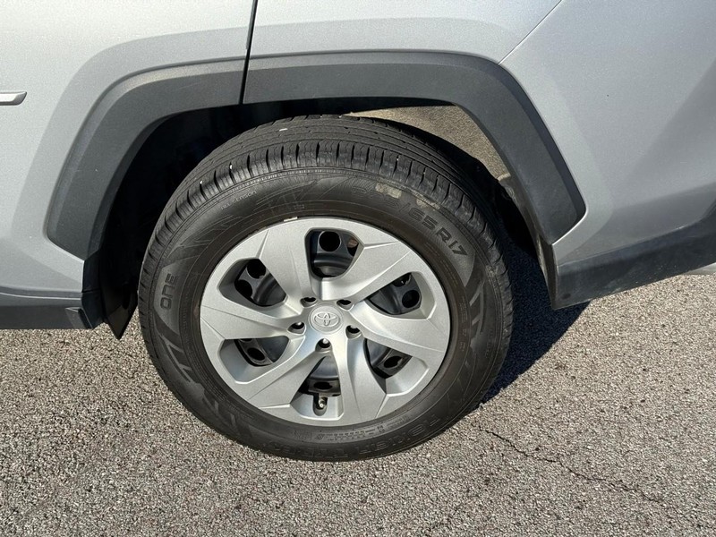 Toyota RAV4 Vehicle Image 05