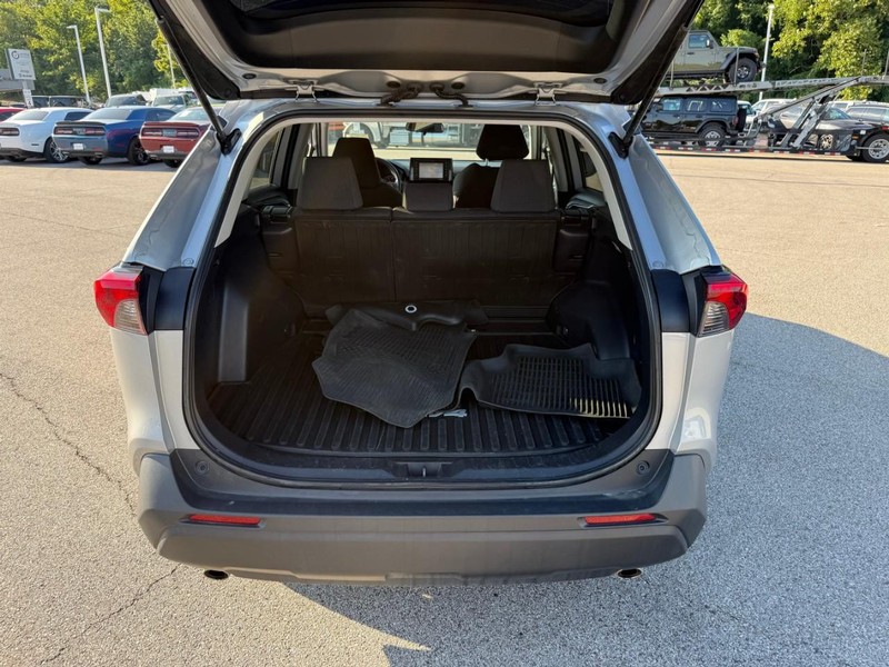 Toyota RAV4 Vehicle Image 08