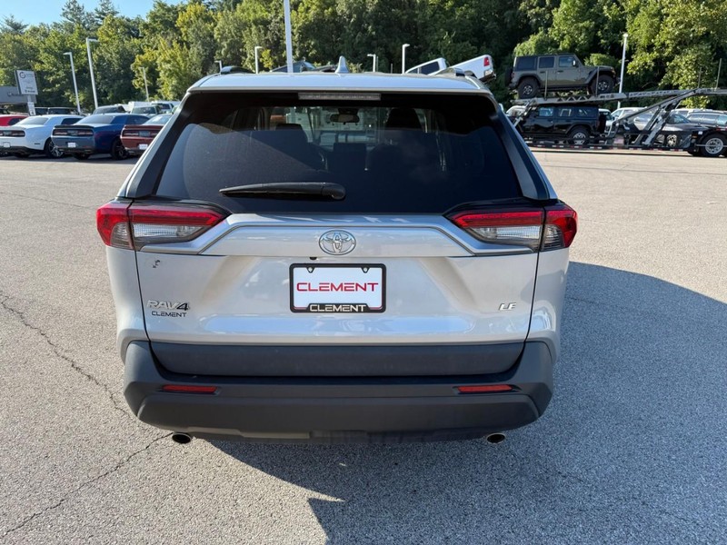 Toyota RAV4 Vehicle Image 09