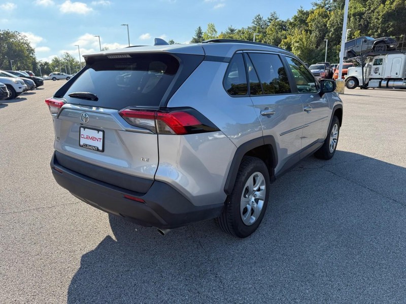 Toyota RAV4 Vehicle Image 11