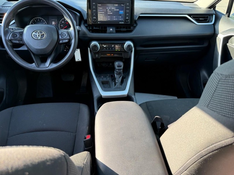 Toyota RAV4 Vehicle Image 15