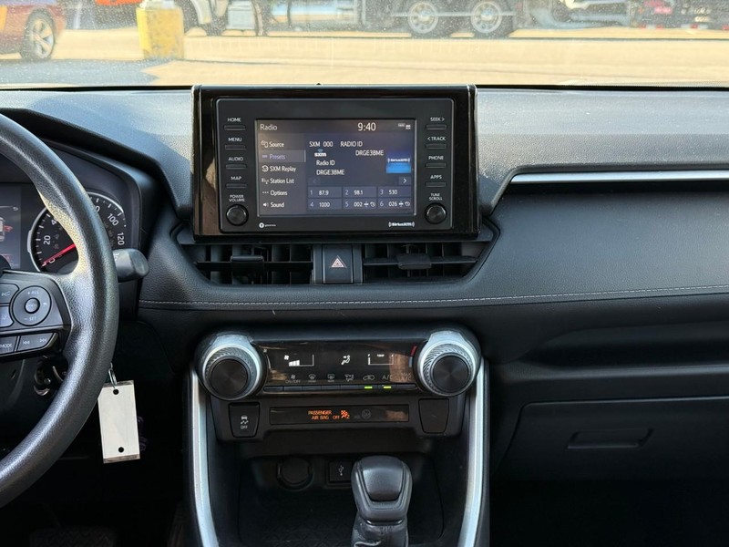 Toyota RAV4 Vehicle Image 17