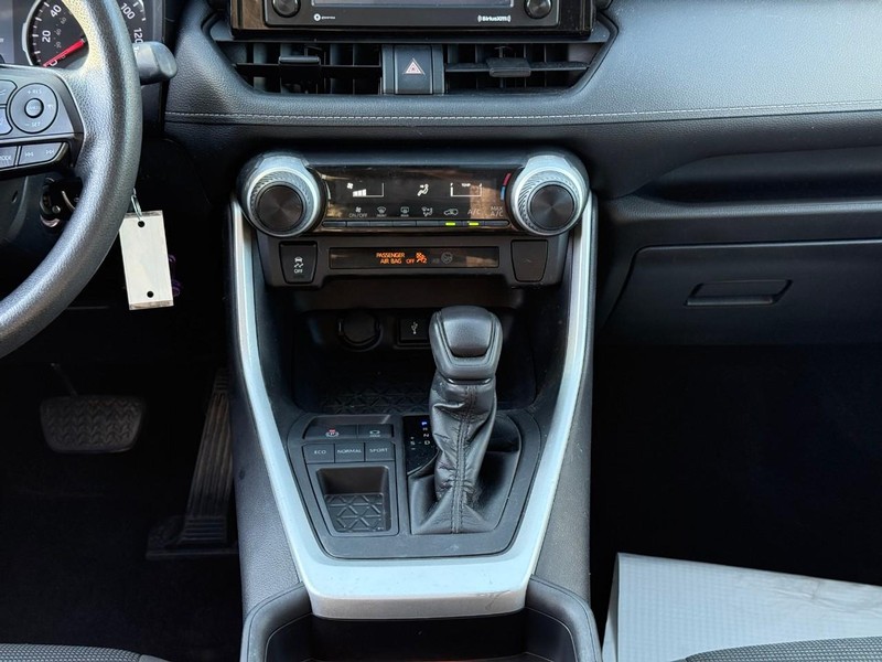 Toyota RAV4 Vehicle Image 18