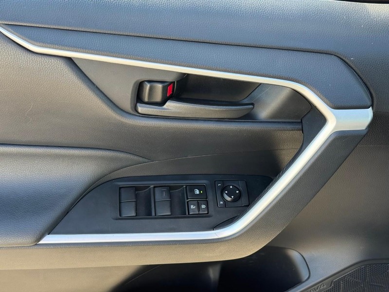 Toyota RAV4 Vehicle Image 19