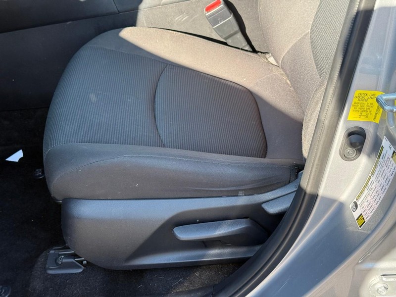 Toyota RAV4 Vehicle Image 21