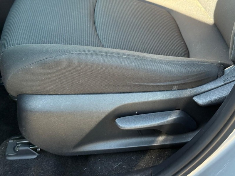 Toyota RAV4 Vehicle Image 22
