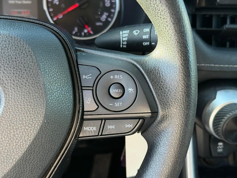Toyota RAV4 Vehicle Image 24