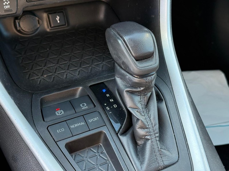 Toyota RAV4 Vehicle Image 25