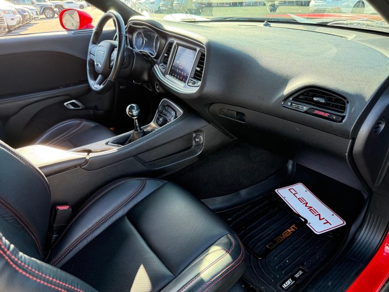 Dodge Challenger Vehicle Image 15