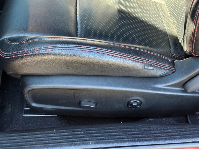 Dodge Challenger Vehicle Image 18