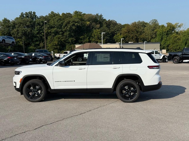 Jeep Grand Cherokee L Vehicle Image 03