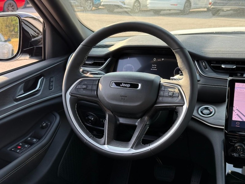 Jeep Grand Cherokee L Vehicle Image 08