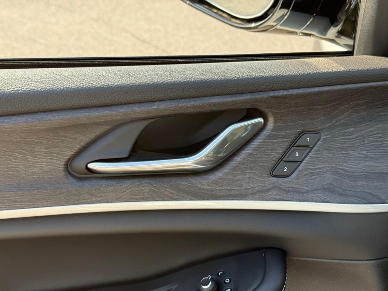 Jeep Grand Cherokee L Vehicle Image 13