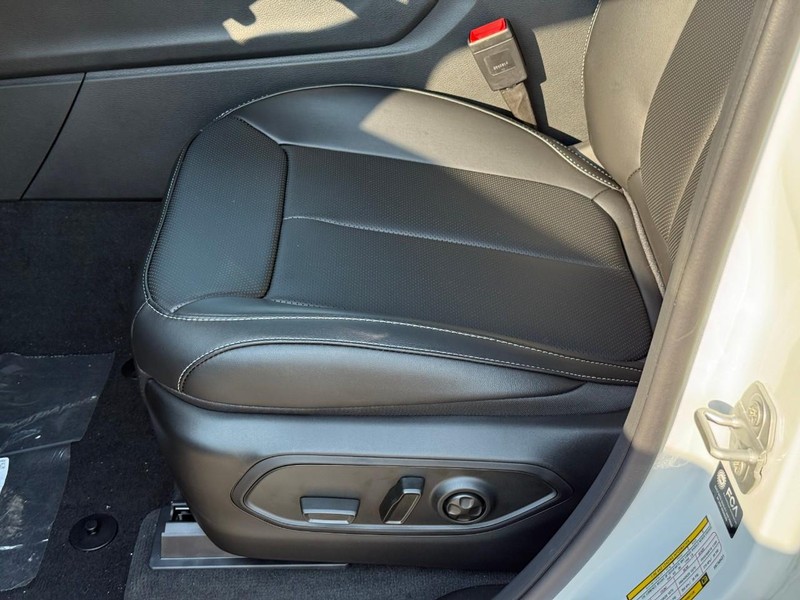 Jeep Grand Cherokee L Vehicle Image 14