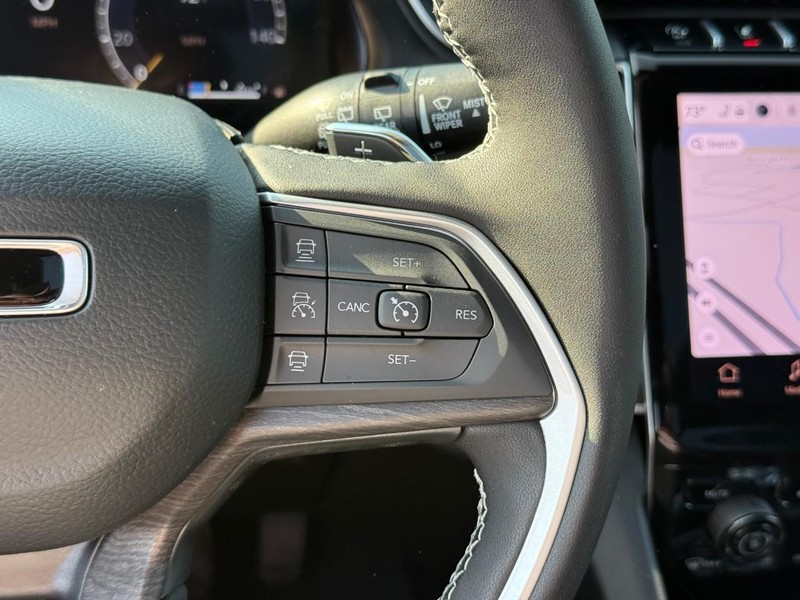 Jeep Grand Cherokee L Vehicle Image 17