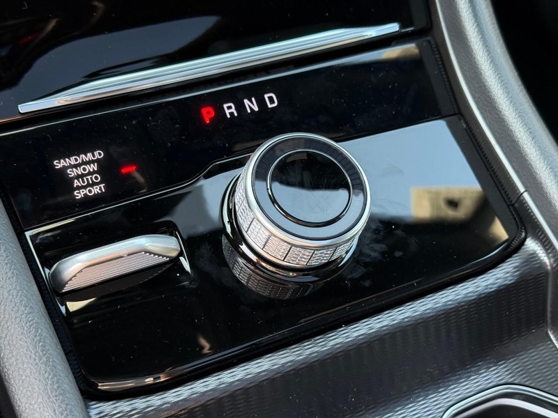 Jeep Grand Cherokee L Vehicle Image 18