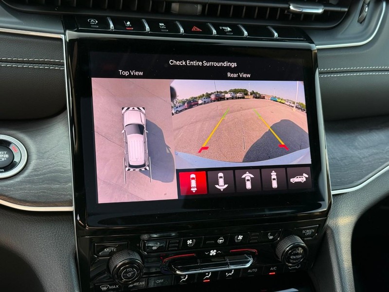 Jeep Grand Cherokee L Vehicle Image 20