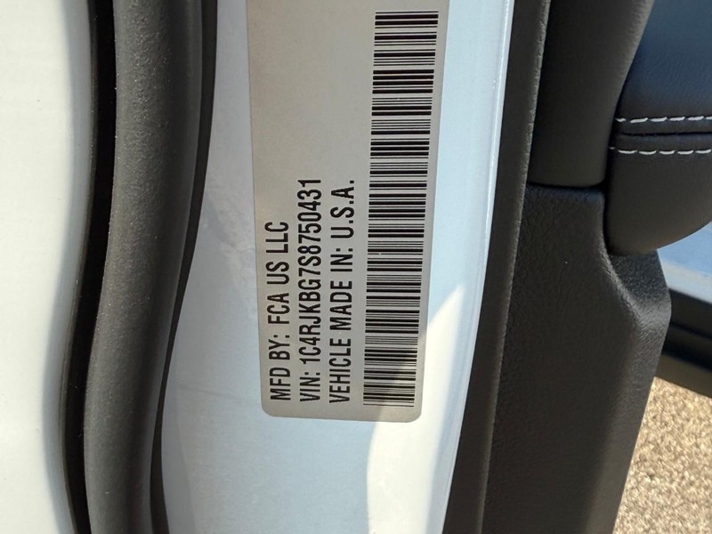 Jeep Grand Cherokee L Vehicle Image 21